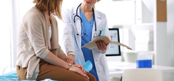 Consultation with a doctor before laser coagulation of veins