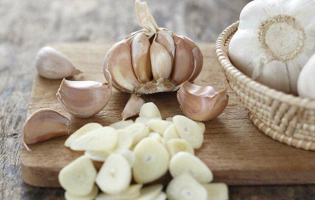 Garlic - a folk remedy that strengthens blood vessels in varicose veins